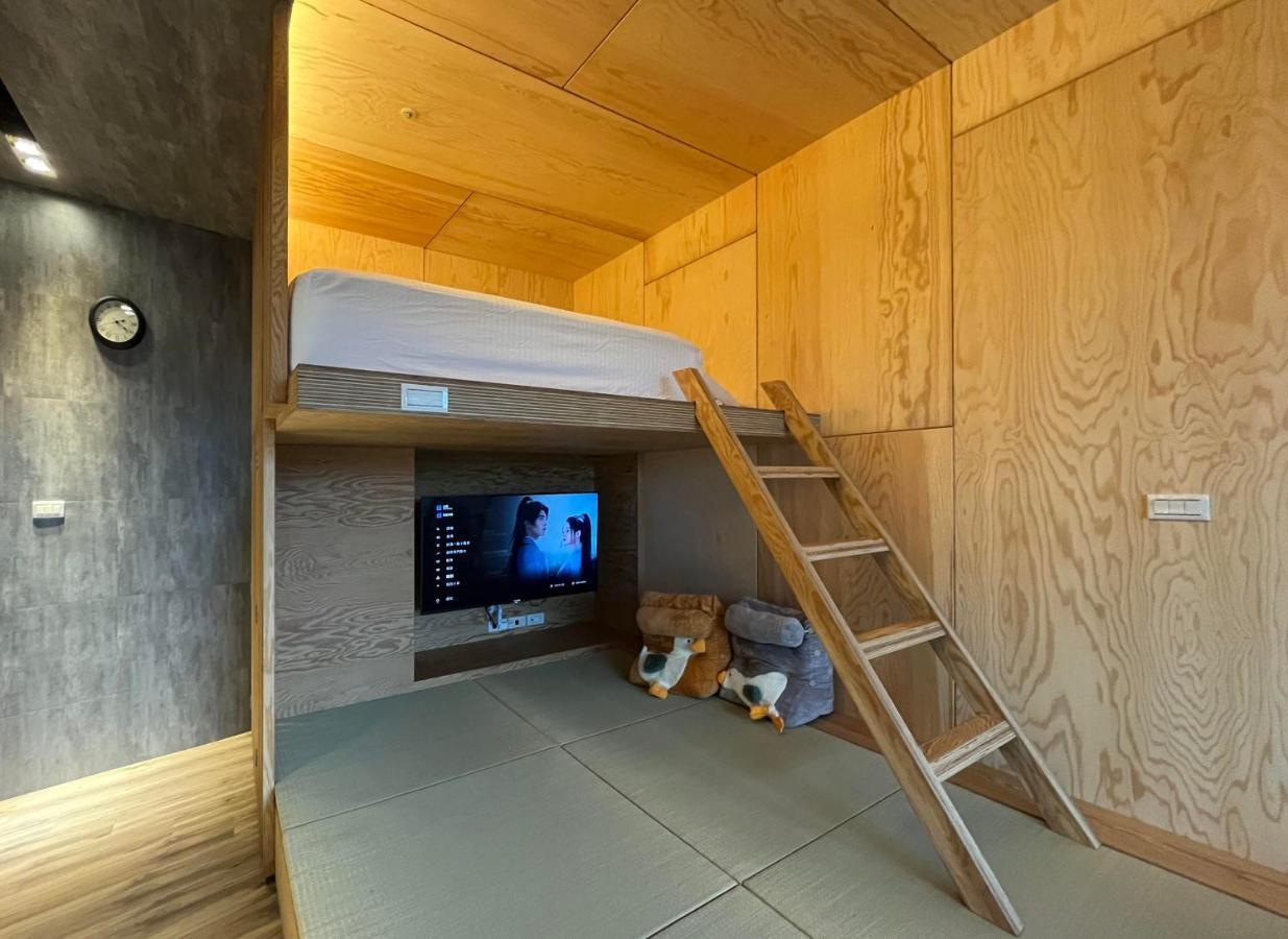Toucheng Happyhouse頭城黑皮家 附早餐アパートメント エクステリア 写真